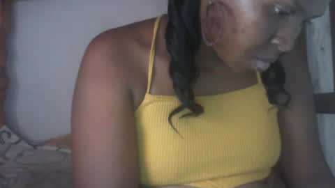 Snapshot of couleur_vanille chatting on January 16, 6:46 am couleur_vanille online show from January 16, 6:46 am