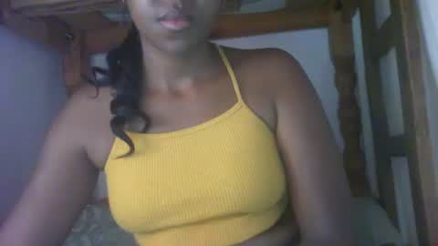 Snapshot of couleur_vanille chatting on January 30, 7:29 am couleur_vanille online show from January 30, 7:29 am