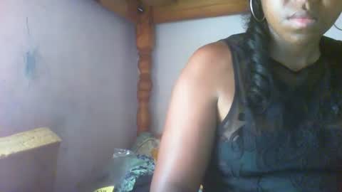 Snapshot of couleur_vanille chatting on January 30, 12:48 pm couleur_vanille online show from January 30, 12:48 pm