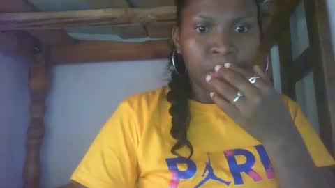 Snapshot of couleur_vanille chatting on February 4, 11:05 am couleur_vanille online show from February 4, 11:05 am