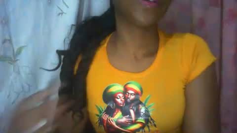 Snapshot of couleur_vanille chatting on October 2, 1:59 am couleur_vanille online show from October 2, 1:59 am