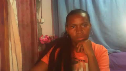Snapshot of couleur_vanille chatting on December 3, 12:34 pm couleur_vanille online show from December 3, 12:34 pm