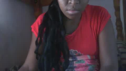 Snapshot of couleur_vanille chatting on February 25, 6:58 am couleur_vanille online show from February 25, 6:58 am