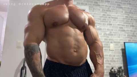 couplemuscle40 online show from February 26, 2:48 am