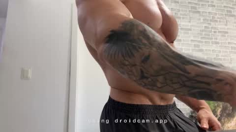 couplemuscle40 online show from December 5, 4:38 pm