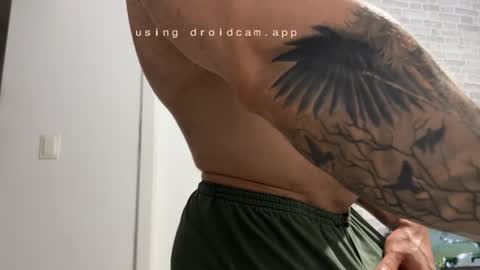 couplemuscle40 online show from November 27, 1:24 am