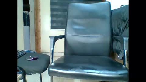 Snapshot of cranes293 chatting on October 17, 6:34 pm Cranes online show from October 17, 6:34 pm