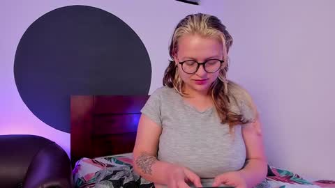 Snapshot of crazy_cakes_ chatting on December 23, 2:07 pm Lexie  Rose  online show from December 23, 2:07 pm