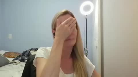 Anny online show from April 2, 5:09 pm