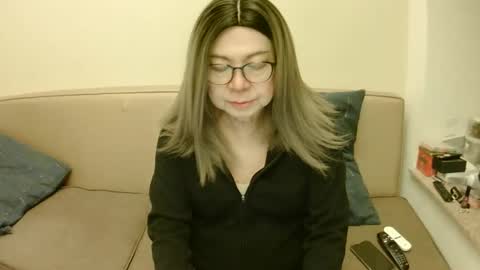 Kelly   online show from February 7, 5:49 pm