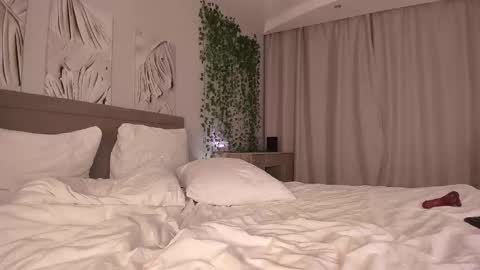 ALEXA AND WALLY online show from November 5, 4:31 pm