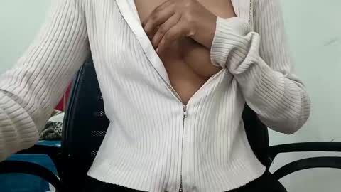 crezy_girl_0143 online show from November 3, 10:27 am