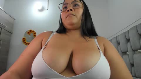 CAMILA SUAREZ online show from June 5, 1:45 am