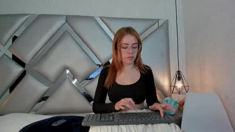 cristalevans_vc online show from October 11, 8:56 pm
