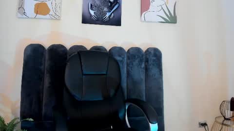 cristalfoxy_ online show from June 11, 12:32 am