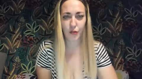 Snapshot of cristinnna chatting on October 31, 8:15 am Cristina online show from October 31, 8:15 am