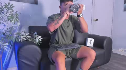 Snapshot of cristopher_strong chatting on September 16, 10:39 am Cristopher online show from September 16, 10:39 am
