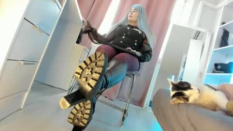 Cruel Siren online show from September 10, 6:25 am