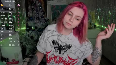 Snapshot of cryptobjgirlv2 chatting on December 14, 2:53 pm Lilith online show from December 14, 2:53 pm