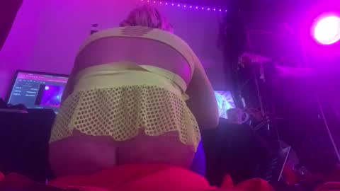 ChrysiCreambunnmommy online show from December 3, 6:08 pm