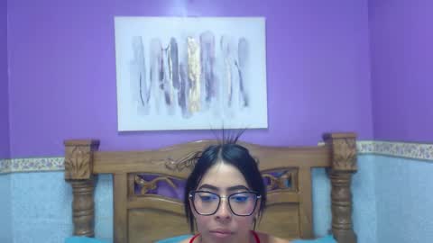 I AM CRYSTAL online show from December 16, 7:20 pm