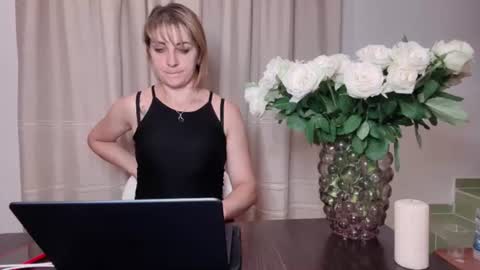 Mary online show from August 6, 8:51 pm