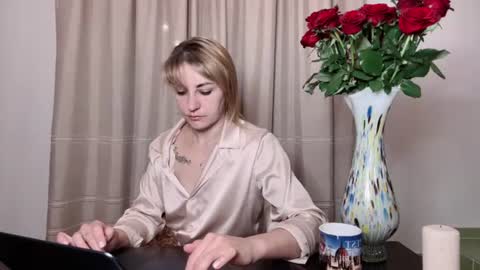 Mary online show from August 4, 8:38 pm