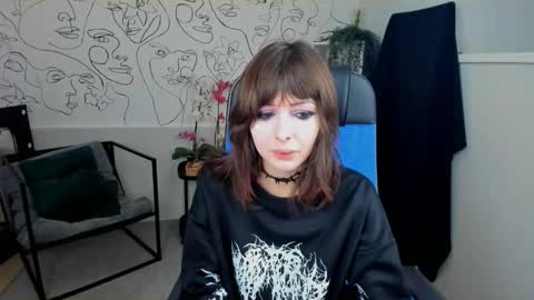 Snapshot of crystallbloom chatting on September 30, 2:00 am crystallbloom online show from September 30, 2:00 am
