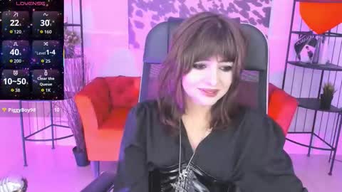 Snapshot of crystallbloom chatting on October 16, 2:22 am crystallbloom online show from October 16, 2:22 am