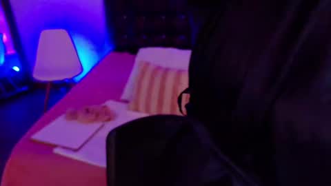 cuckoldlover69_ online show from February 23, 1:21 pm