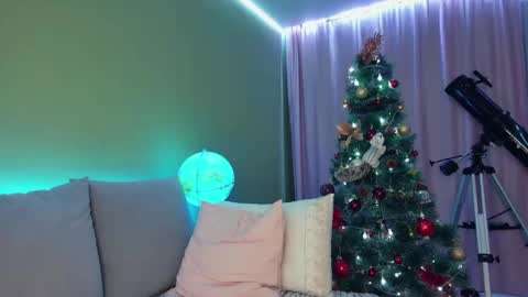 Snapshot of cuddle_kitten chatting on January 1, 3:24 pm Alexia online show from January 1, 3:24 pm