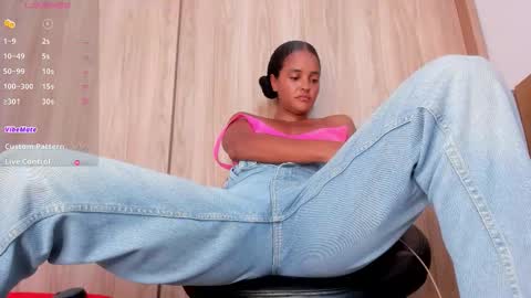Snapshot of curly_sweett chatting on October 15, 8:20 pm Curly - OF- CURLY SWEETT online show from October 15, 8:20 pm
