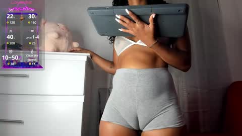 Snapshot of curly_sweett chatting on February 24, 2:15 pm Curly - OF- CURLY SWEETT online show from February 24, 2:15 pm