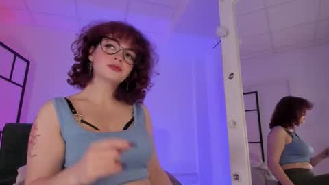 Snapshot of curly_vixen chatting on September 17, 6:39 am Vixen Please click followww 3333 online show from September 17, 6:39 am