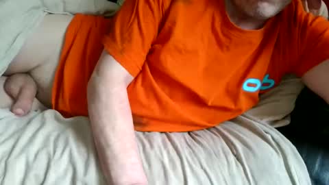 curvelover1977 online show from June 7, 9:14 am