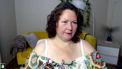 curvy_girlz online show from November 5, 5:04 pm