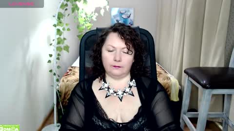 curvy_girlz online show from February 13, 2:04 am