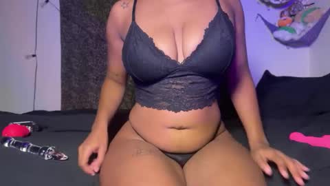 Curvycutie18 online show from September 24, 6:42 am