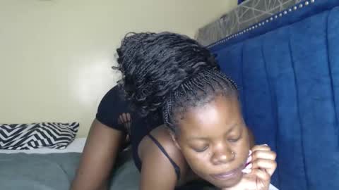 curvyjoan online show from April 16, 9:09 am