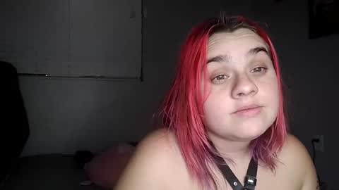 Snapshot of curvylucifinaxxx chatting on December 19, 8:02 am Lucifina ganja kittens online show from December 19, 8:02 am