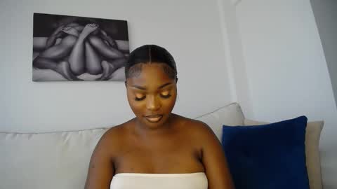 Snapshot of cute_ass18 chatting on February 8, 12:50 pm Liya online show from February 8, 12:50 pm
