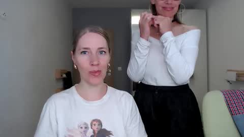 cute_lion_ online show from May 24, 1:39 pm