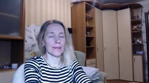 cute_lion_ online show from April 14, 6:55 pm