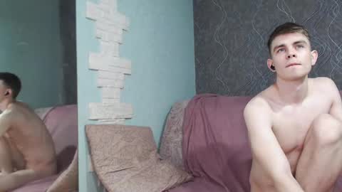 Snapshot of cute_oliver chatting on March 6, 12:10 am Oliver online show from March 6, 12:10 am