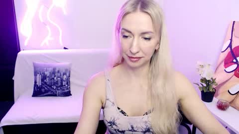 cute_smile_shy online show from February 17, 7:46 pm