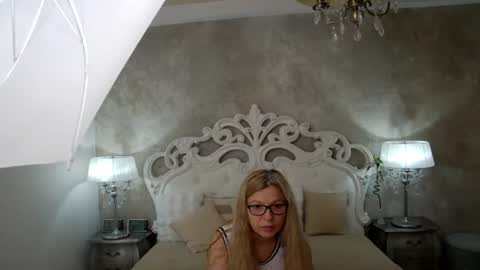 cuteangelina18 online show from July 13, 10:19 am