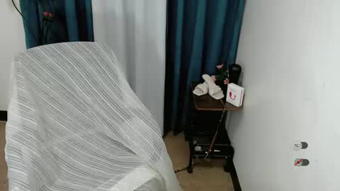 cuteasianlee online show from March 3, 6:15 pm