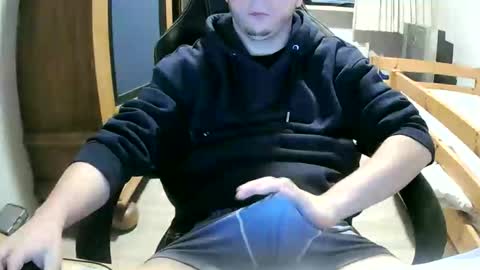 Cuteboy090 online show from March 25, 2:46 pm