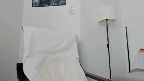 cuteeboy online show from July 8, 7:45 am