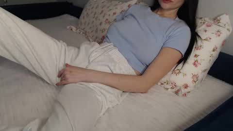 Snapshot of cuteemouse chatting on January 4, 5:27 am Anna online show from January 4, 5:27 am